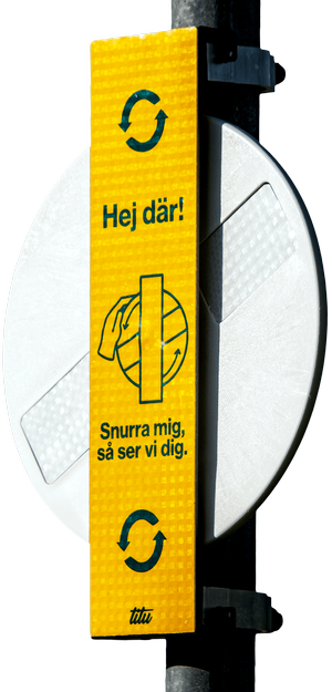 A Glimma reflective spinner fastened to a pole