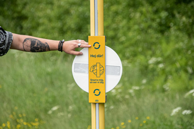 A man's hand touching Glimma